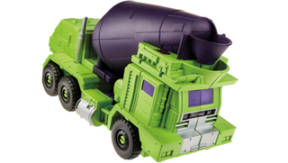 Illustration for article titled The Gigantic New Devastator Towers Over All Other Transformers